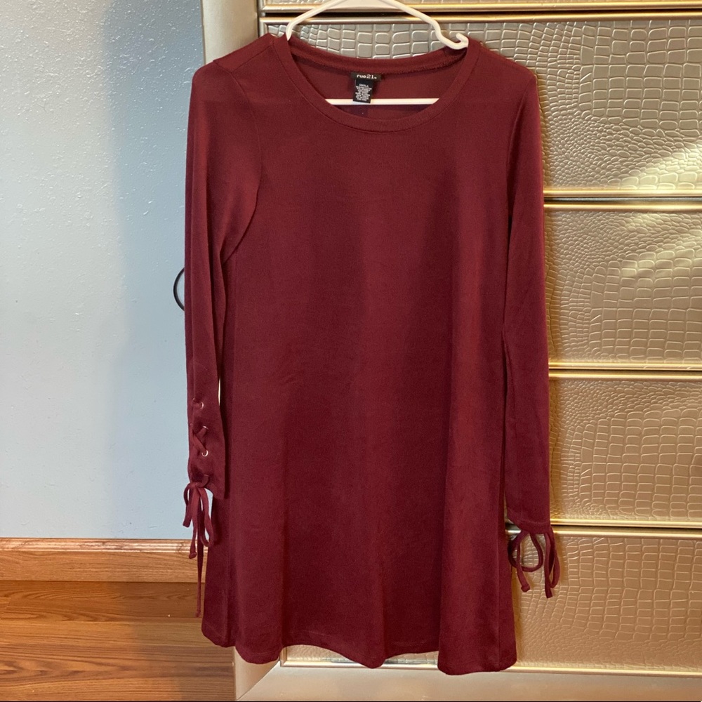 Burgundy red long sleeve lace up dress